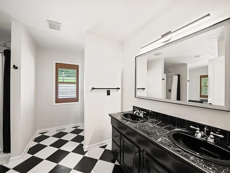 6340 Reives Rd — Photo 20