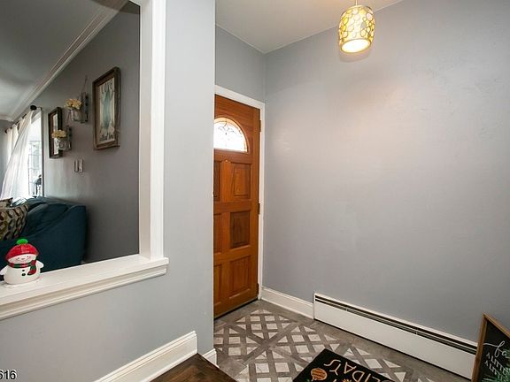 3rd image of 789 Berkley St