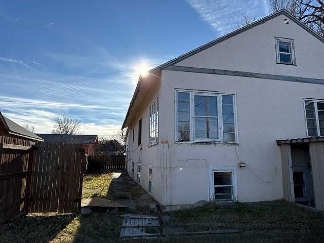 2nd image of 406 C St W