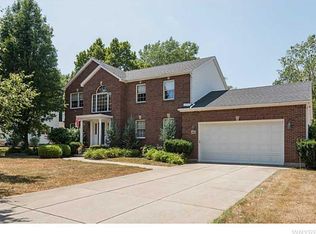4960 Cliffside Dr E, Clarence, NY 14031