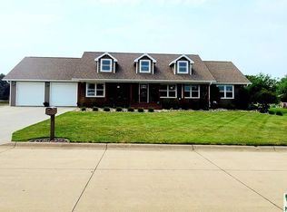 1416 8th St, Hull, IA 51239