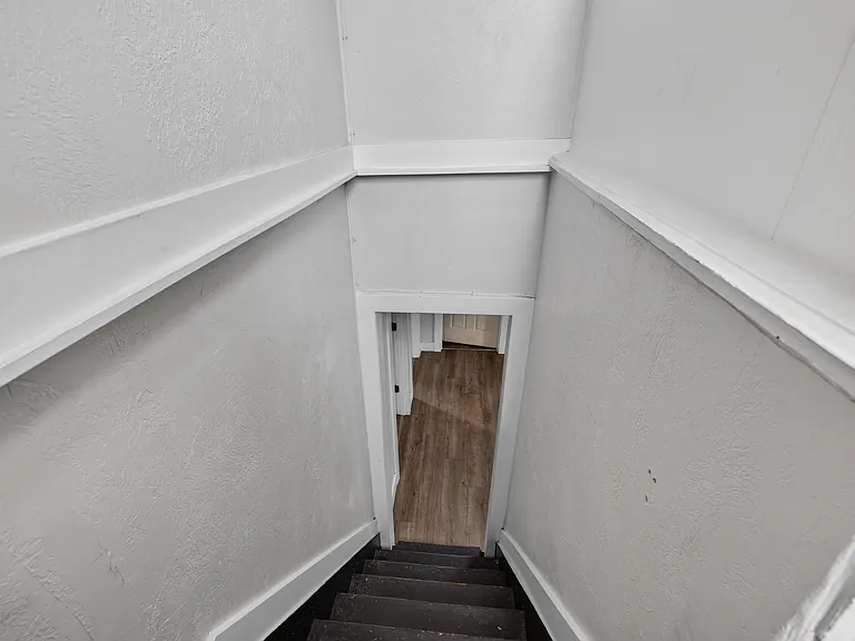 918 Elm St — Photo 13