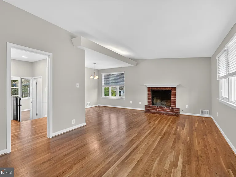 4625 Strathblane Pl — Photo 3