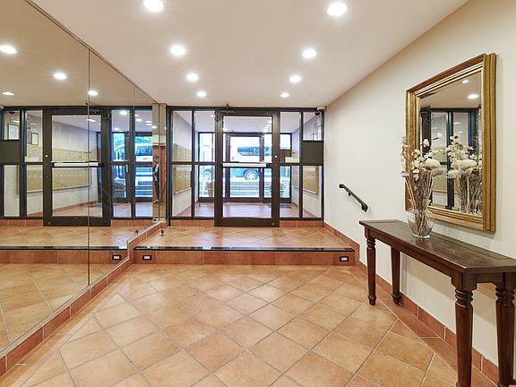 5th image of 311 E 75th St APT 5B