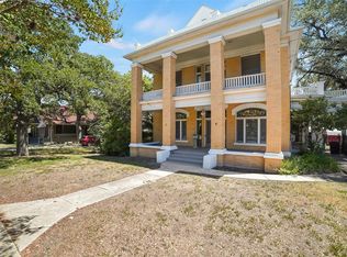 504 S Main St, Lockhart, TX 78644