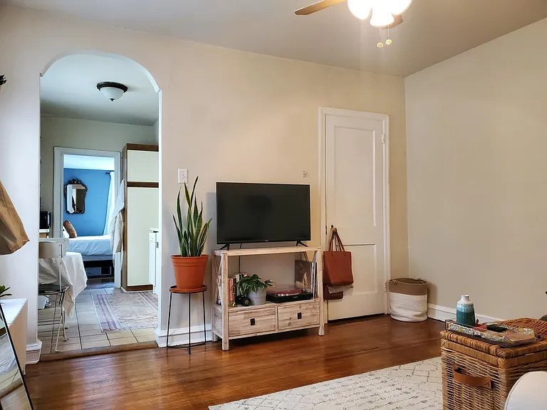 1904 Pine St #2R — Photo 1