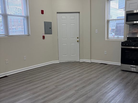 5th image of 6035 Elmwood Ave #1