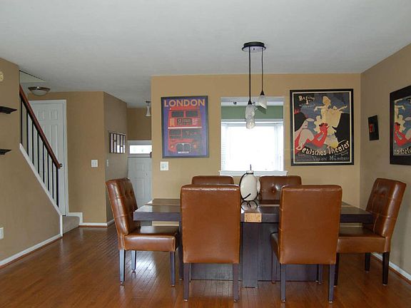 Dining room/front entryway