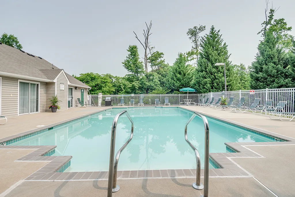 Crestview Apartments — Photo 4