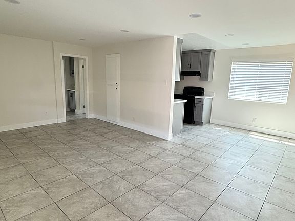 3rd image of 221 E Burnett St APT 5