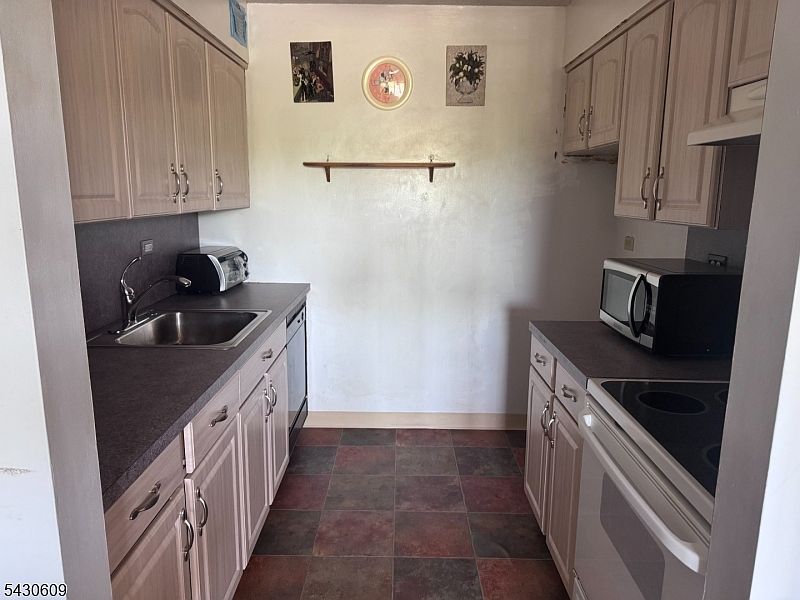 2nd image of 300 Main St #803