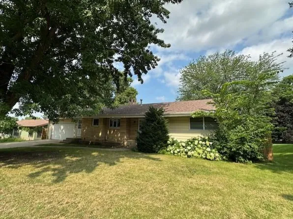 625 Olson Ave, Windom, MN 56101