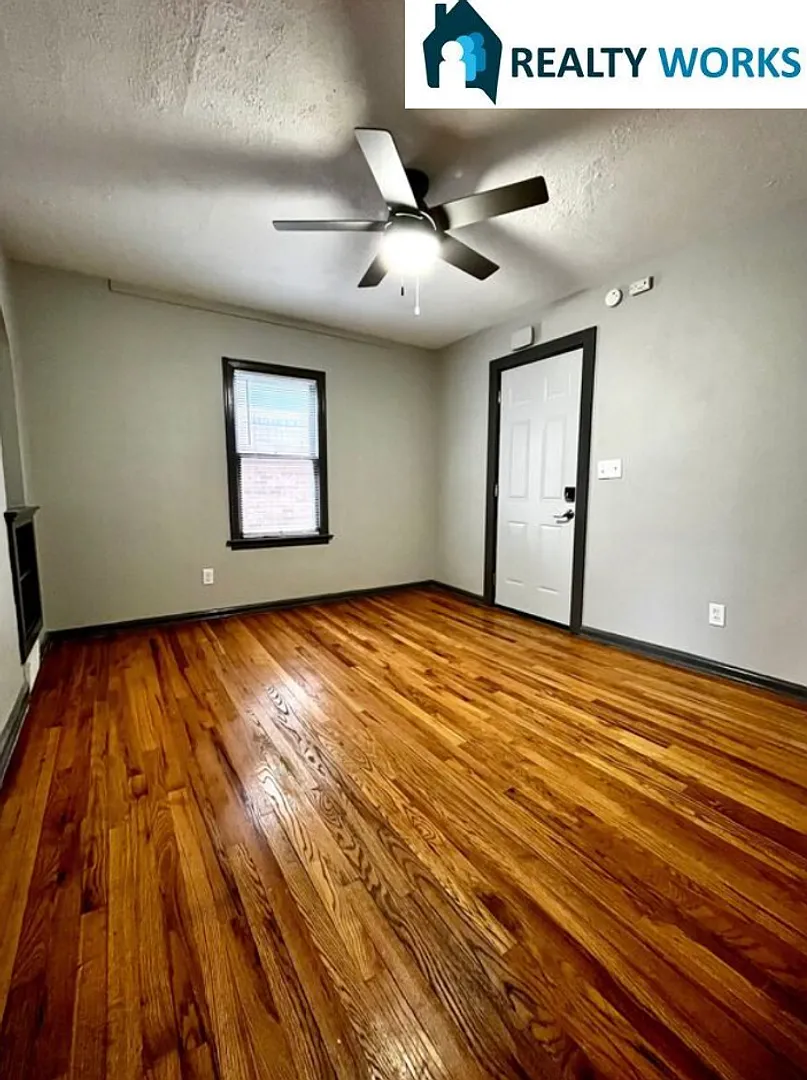 1619-1623 D Street — Photo 2