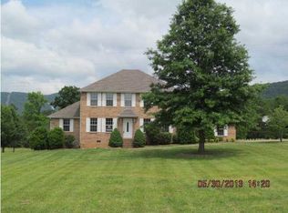 111 Creek Dr, Trenton, GA 30752