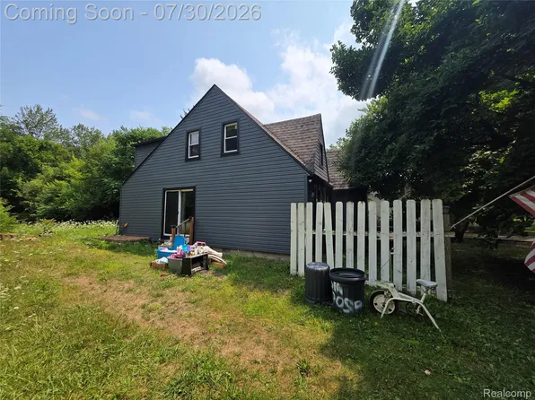 23410 Kensington St, Taylor, MI 48180
