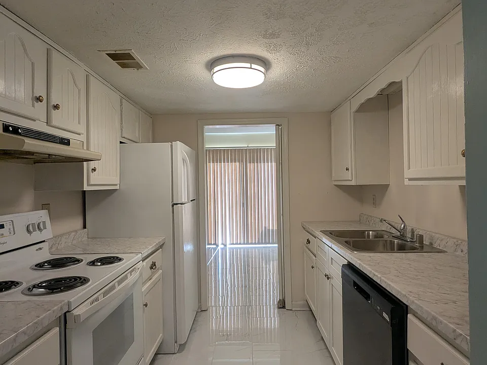 3586 Laredo Dr