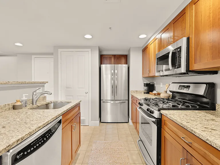 1220 N Fillmore St #810 — Photo 6