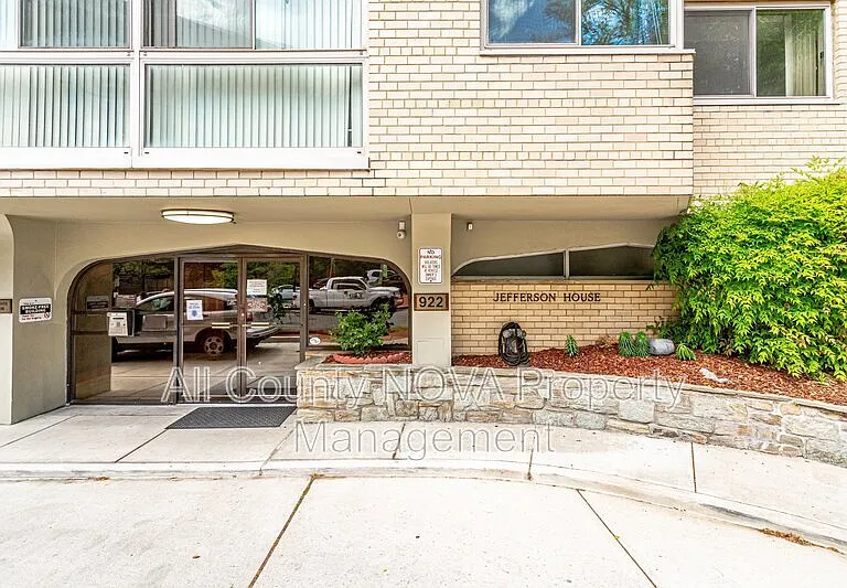 922 24th St NW #301 — Photo 12