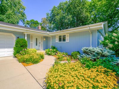 521 Woodhill Dr, Roseville, MN, 55113