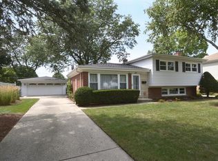404 Hatlen Ave, Mount Prospect, IL 60056