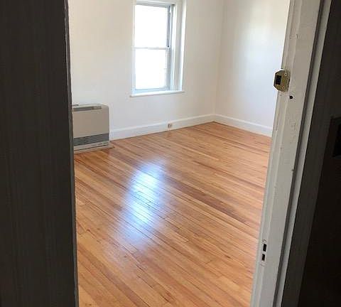 Livingroom=-hardwood floors, closet
