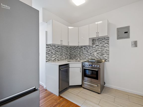 3rd image of 55 Delancey St APT 1C