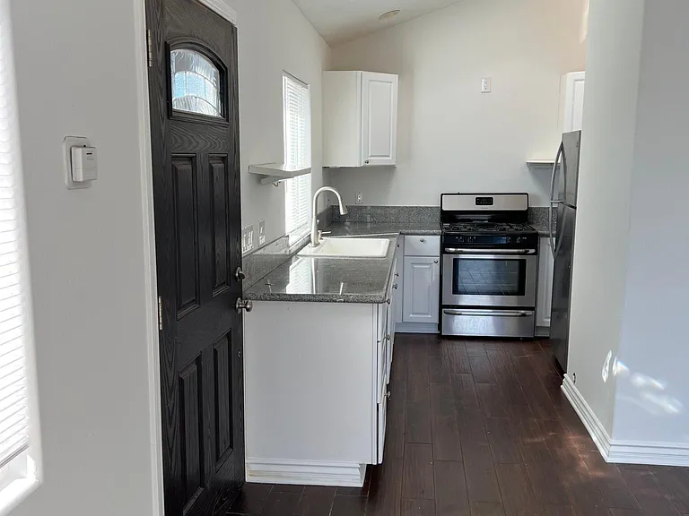 8401 Sunrise Ave — Photo 3