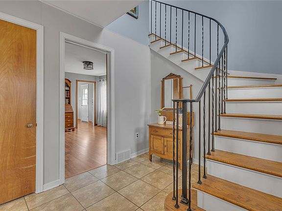 3rd image of 2893 Brodhead Rd