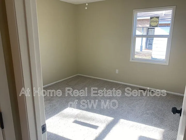 2428 W Phelps St — Photo 9