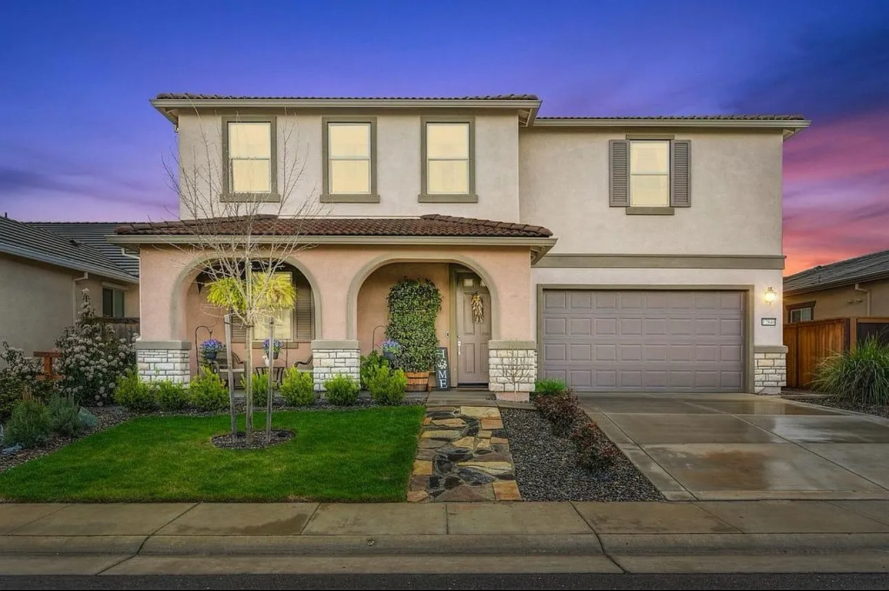 5 bed, 2874 sqft, $1,100 — Photo 1