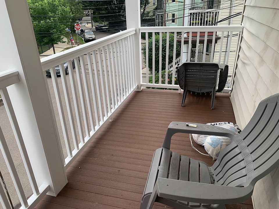 1st image of 20 Lincoln Pkwy #2
