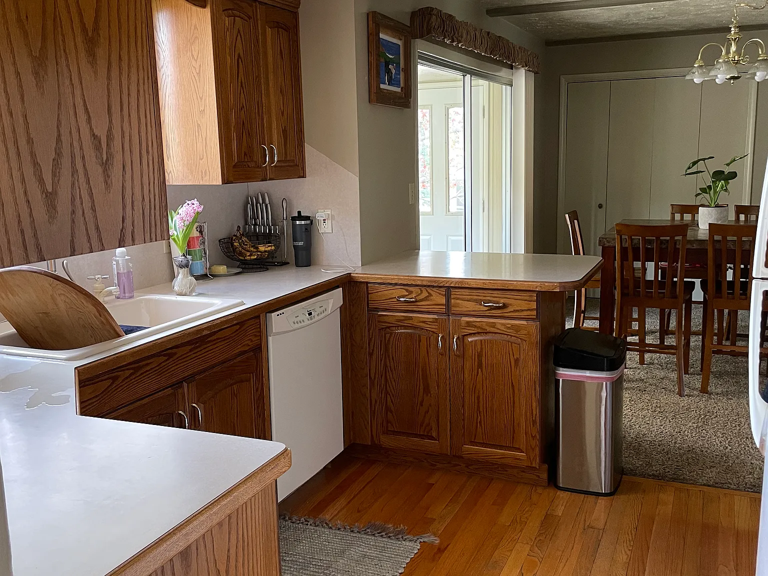 3 bed, 1.5 bath, 1600 sqft, $2,400 — Photo 2