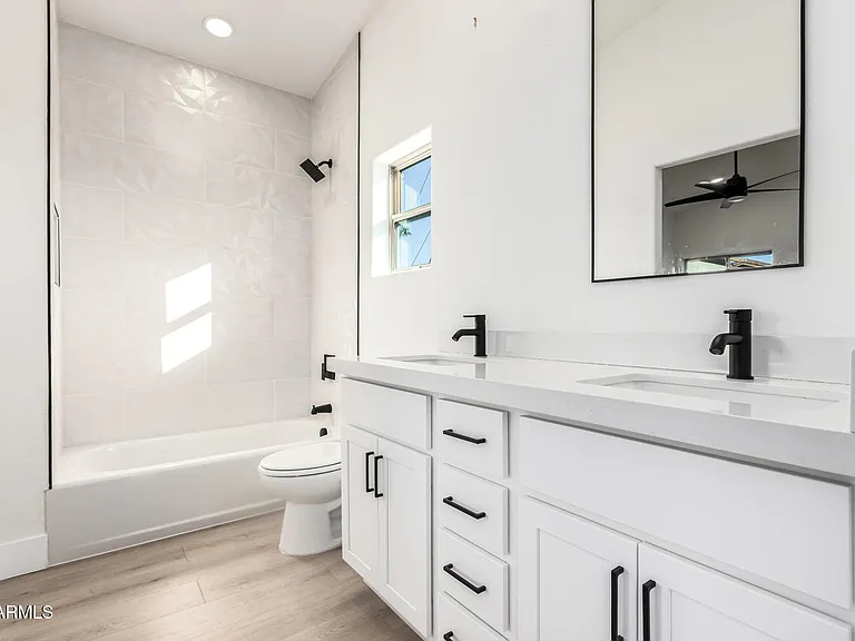 3034 N 39th St #12 — Photo 13