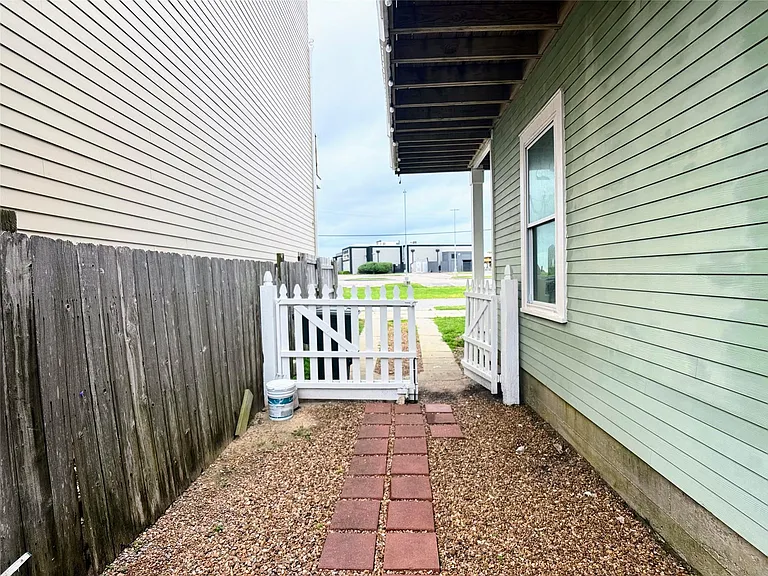 3510 Avenue S 1/2 — Photo 15