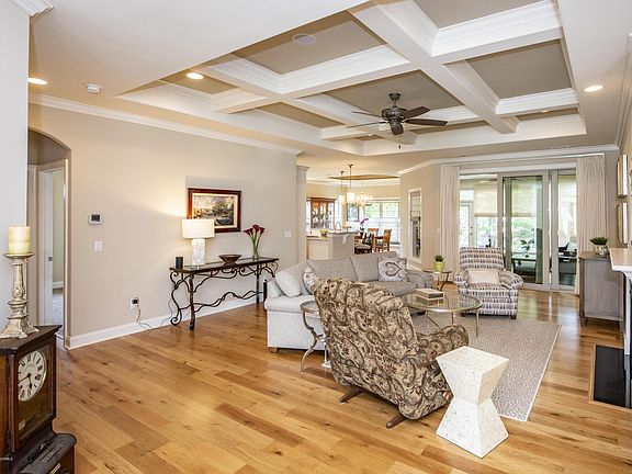 5th image of 3228 Saint James Dr