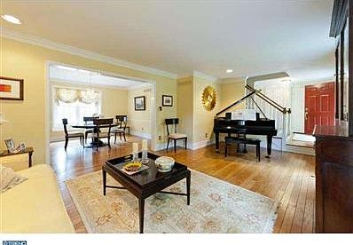 4th image of 50 Guilford Cir