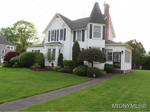 2nd image of 2526 Sunset Ave