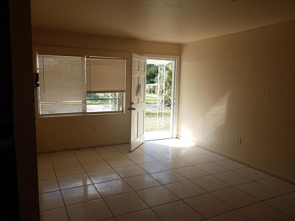 2nd image of 3821 Robbins Ave