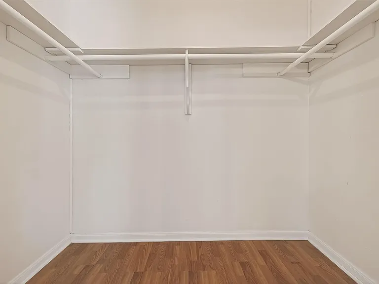 9422 Kristin Dr — Photo 32