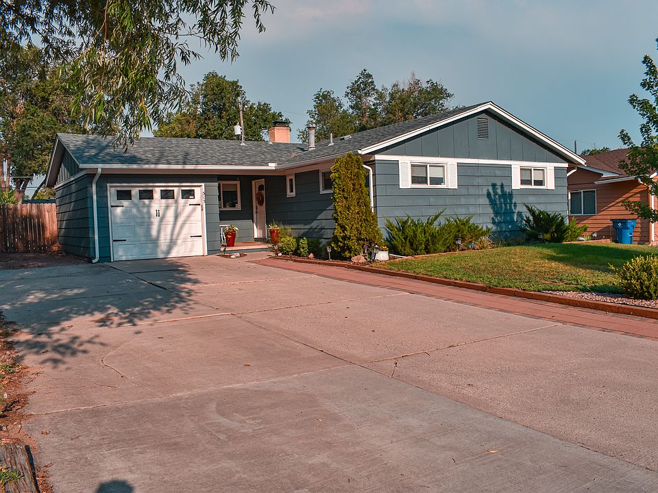 1st image of 513 Rose Dr