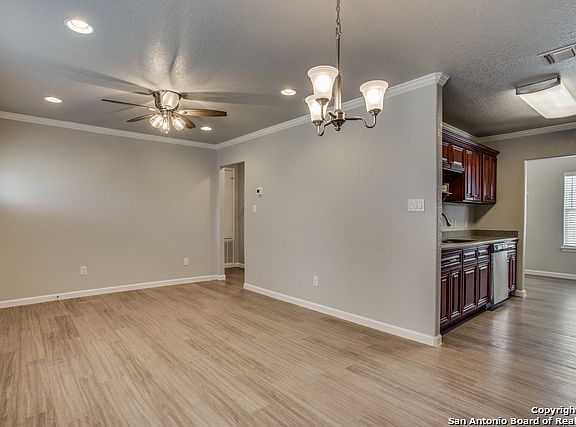 5th image of 232 Sandra Dr