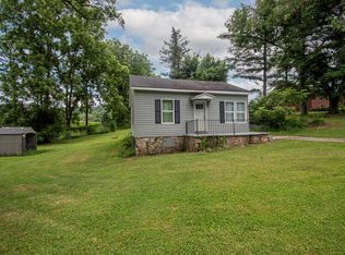 261 6th St, Andrews, NC 28901