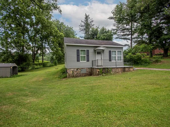 261 6th St, Andrews, NC 28901