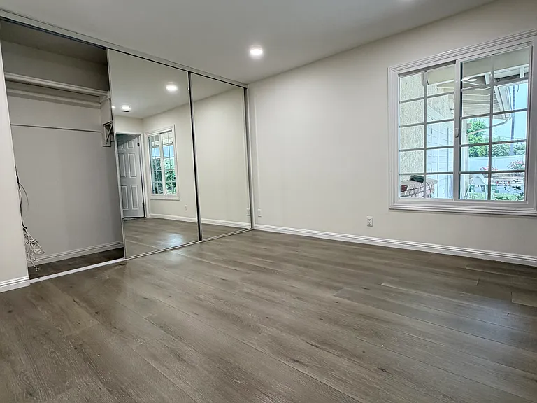 24167 Kittridge St — Photo 14