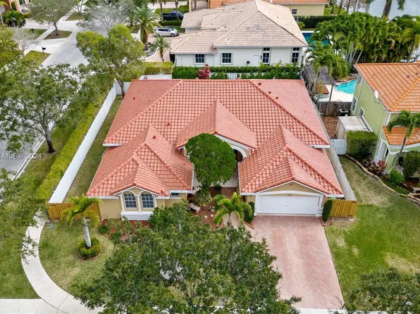 1187 NW 165th Ave, Pembroke Pines, FL 33028