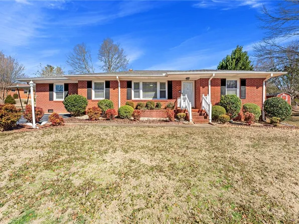 209 Meadowbrook Dr, Liberty, SC 29657