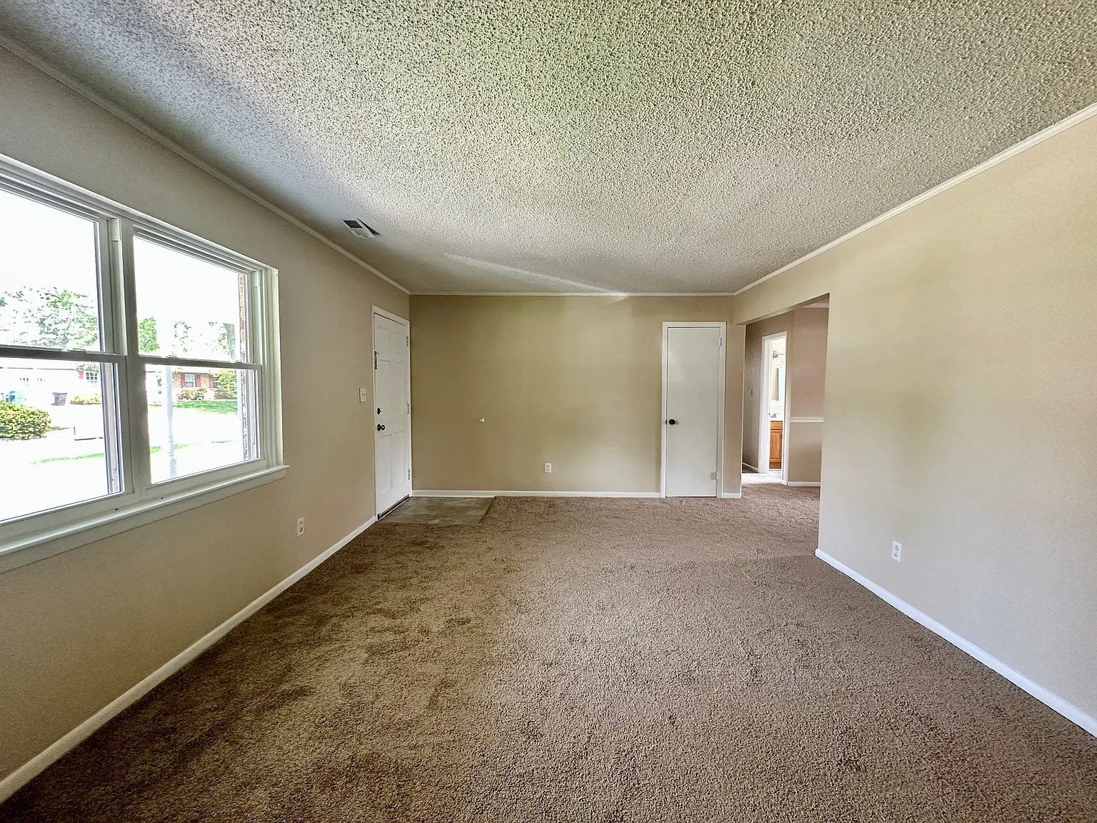 3 bed, 1325 sqft, $2,495 — Photo 2