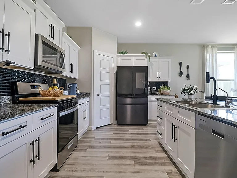 6402 Oracle Dr — Photo 4
