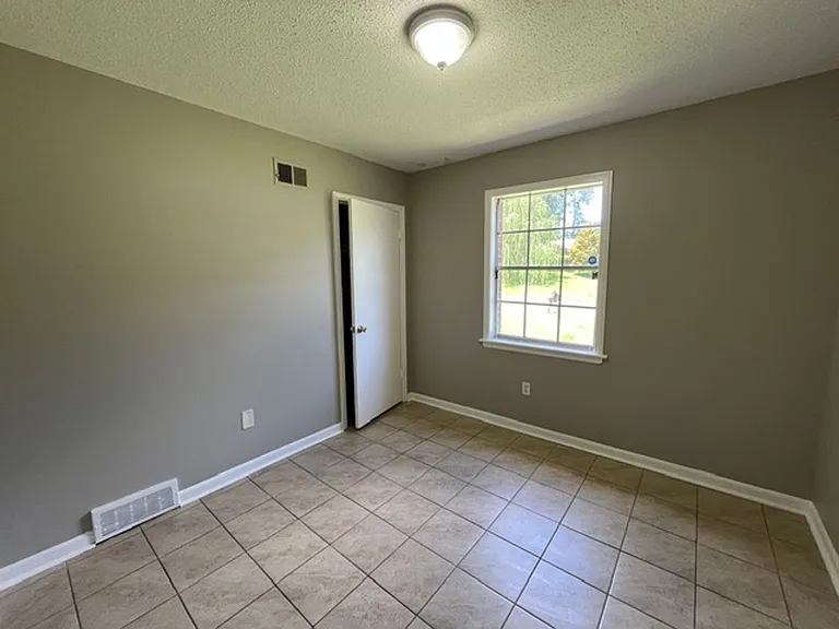 8864 Yorktown Dr — Photo 6