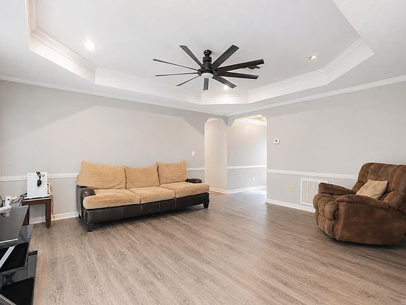4th image of 47 Weston Cir